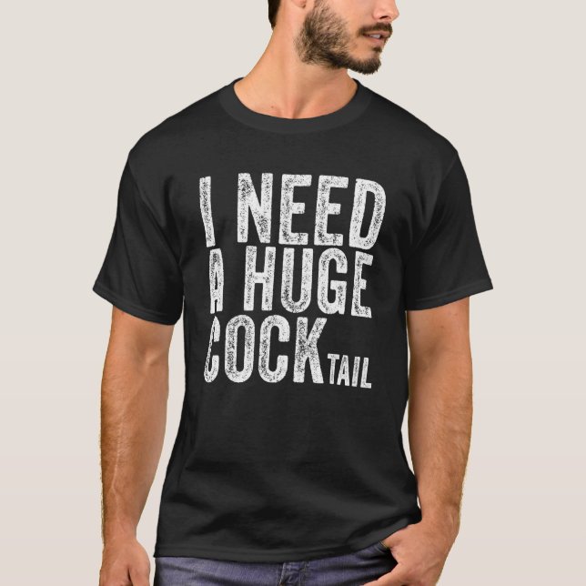 Camiseta Preciso De Um Grande Bebendo De Humor Adulto Com C (Frente)
