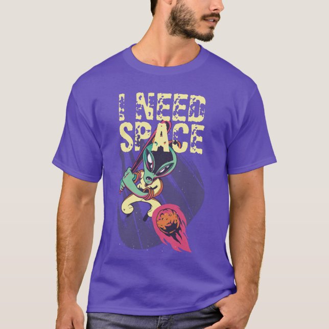 Camiseta Preciso De Uma Alienígena Engraçada Que Introduza  (Frente)