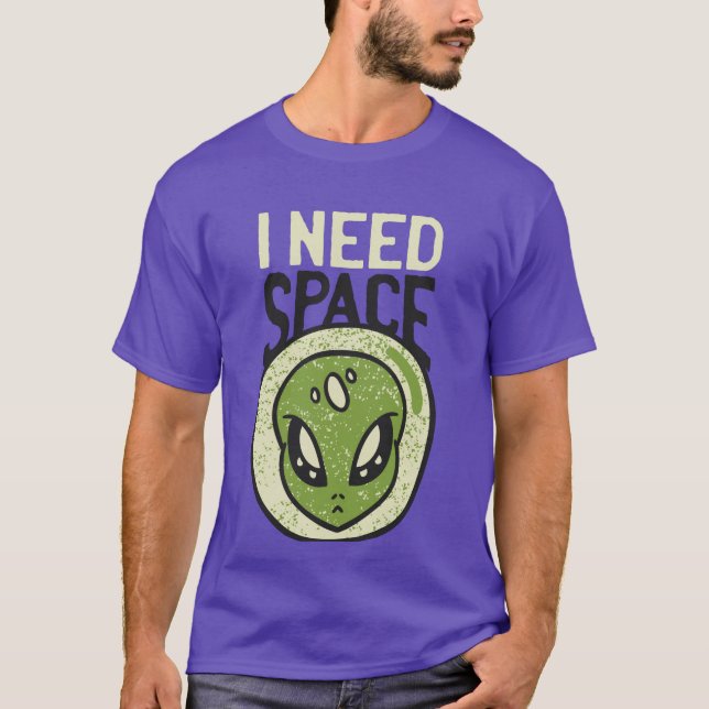 Camiseta Preciso De Uma Alienígena Engraçada Que Introduza  (Frente)