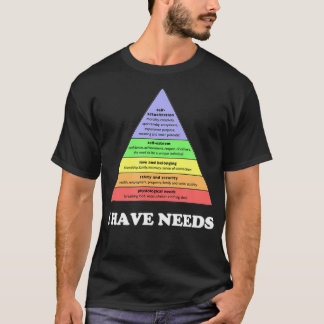 Camiseta Preciso de uma hierarquia de necessidades Engraçad