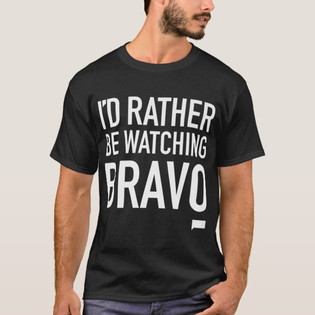Camiseta Preferencialmentes Estão Assistindo Bravo Ajustado (Frente)