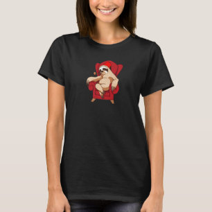 Camiseta Preguiça Fofa Com Um Cachimbo De Fumar Na Poltrona