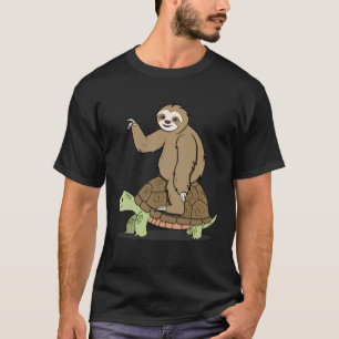 Camiseta Preguiça Montando Tartaruga Preguiçosa e Lenta