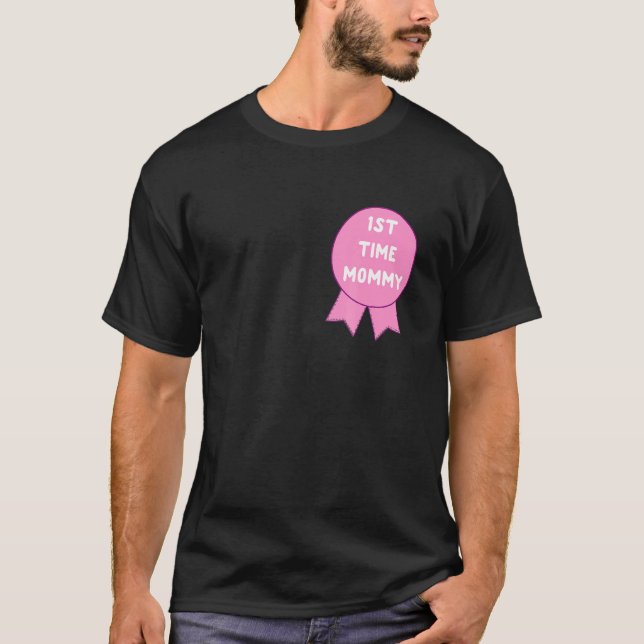 Camiseta prêmio Rosa de Mamãe de 1rua ganhando emblema (Frente)