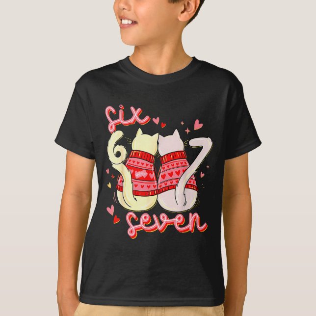 Camiseta Preppy 67 Valentine Six Seven Cat 6 7 Men Women Ki (Frente)