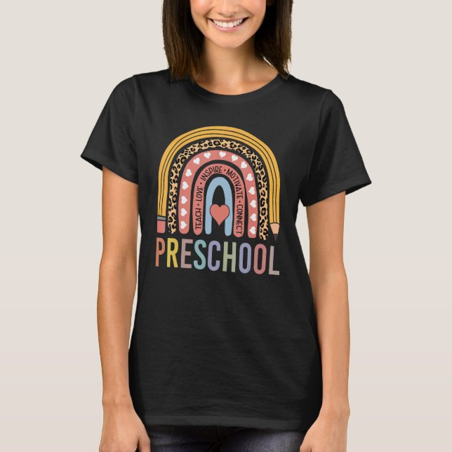 Camiseta Preschool Teacher Leopard Print Cute Women Rainbow (Frente)