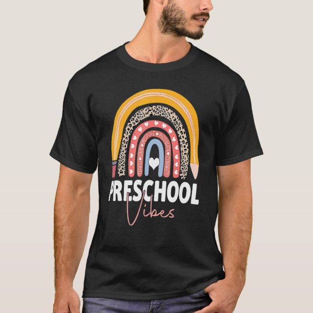 Camiseta Preschool Vibes Primeiro Dia De Volta Ao Professor (Frente)