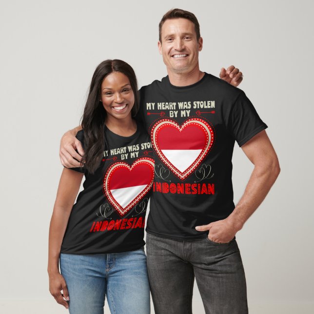 Camiseta Presente amor valentim coração roubado indonésio (Unissex)