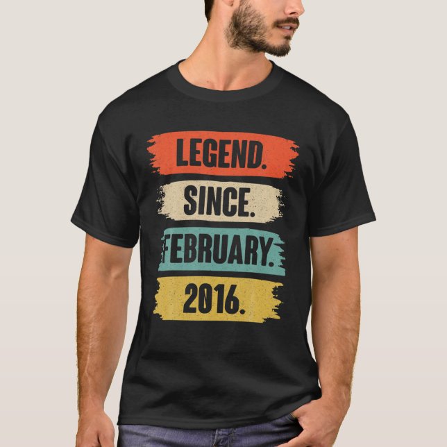 Camiseta Presente com 6 anos - Legenda desde fevereiro de 2 (Frente)