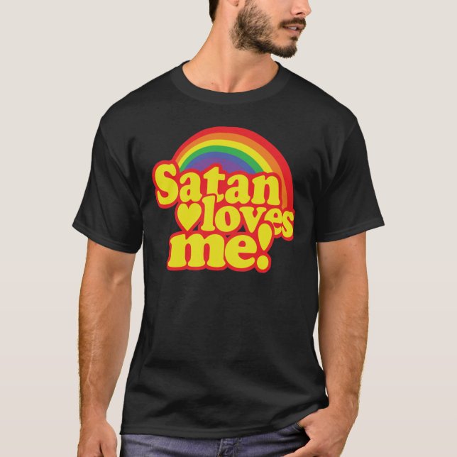 Camiseta Presente de amigo O Satanás Me Ama (Frente)