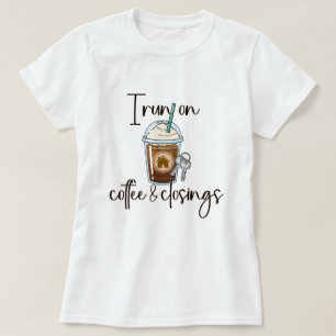 Camiseta Presente de Café e Fechamentos de Imóveis para Cor