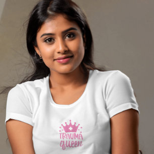 Camiseta presente de enfermeira rainha minimalista cor-de-r