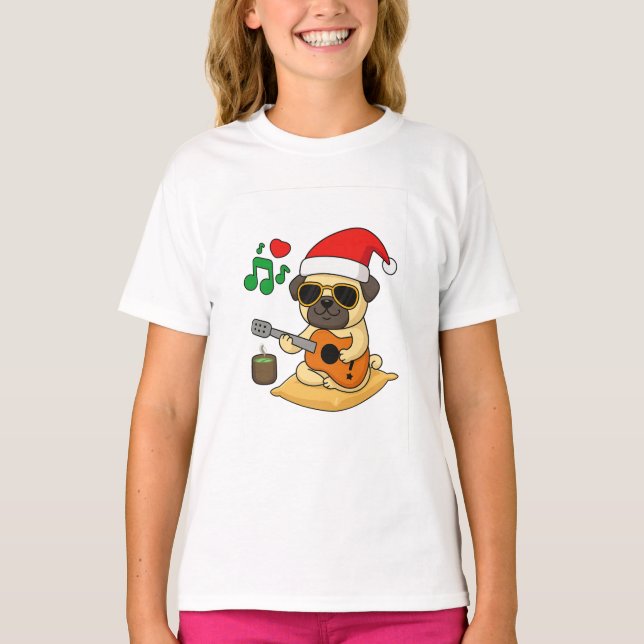 Camiseta Presente de Natal Pug Fofo Tocando Violão (Frente)