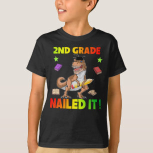 Camiseta Presente no Diploma de Boné de formatura segundo D