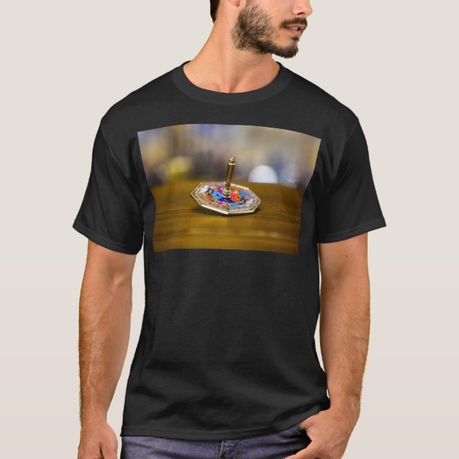 Camiseta Presente SlipperyJoe Hanukkah dreidel base octogon (Frente)