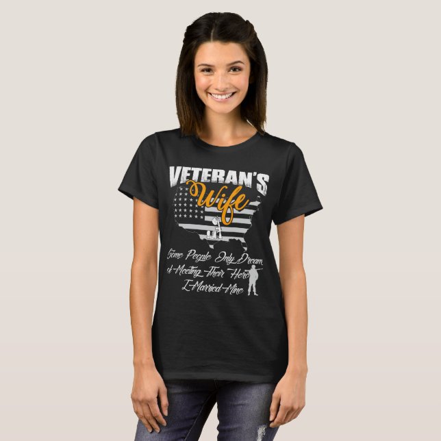Camiseta Presentes da esposa do veterano (Frente Completa)