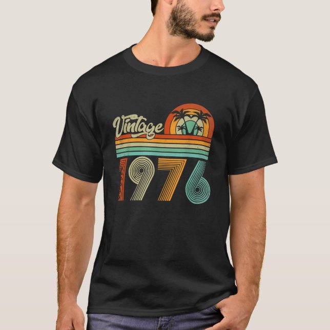 Camiseta Presentes feitos em 1976 com 50 anos de Nascer em  (Frente)