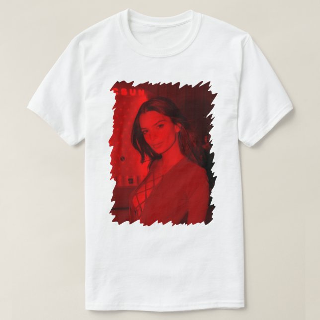 Camiseta Presentes Para Mulheres Emily Ratajkowski Celebrit (Frente do Design)