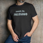 Camiseta Preso n.o PO 1135809 Tipografia Retroativa<br><div class="desc">Tipografia retrô de cinzas azuis-claras para o famoso prisioneiro no PO1135809.</div>