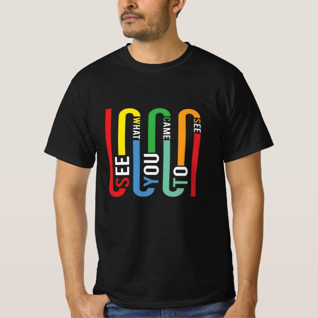 Camiseta Preta com Tipografia Retro Arco-Íris, Cam (Frente)