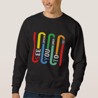 Camiseta preta com tipografia retrô em arco-íris