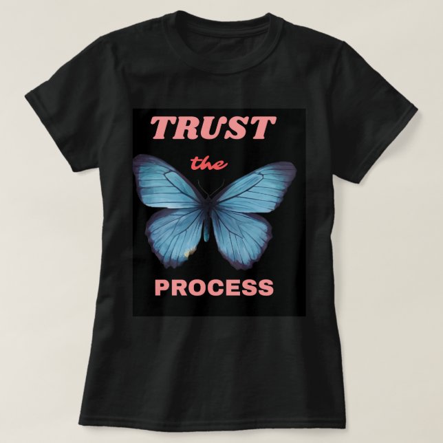 Camiseta Preta de Manga Curta Trust the Process –  (Frente do Design)