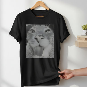 Camiseta preta engraçada de gato bobo com língua p