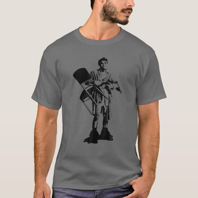 Camiseta Preto E Branco O Homem Segura A Design (Frente)
