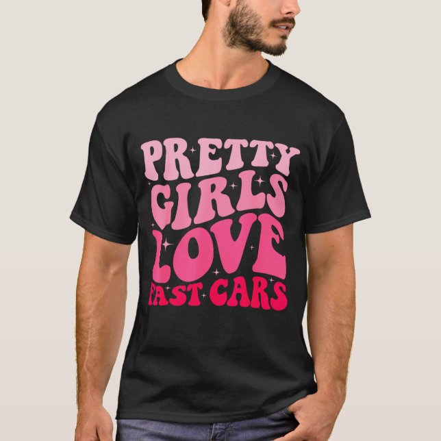 Camiseta Pretty Girls Love Fast Funny Saying Jokes Retro Gr (Frente)