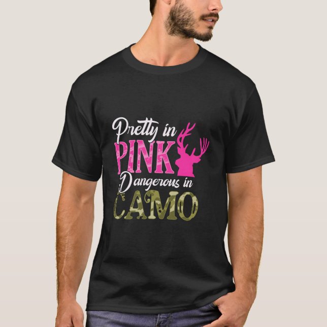 Camiseta Pretty In K Dangerous In Camo Hunter (Frente)