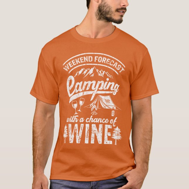 Camiseta Previsão de fim de semana acampando com chance de  (Frente)