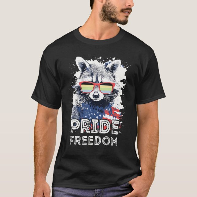 Camiseta Pride Freedom  Raccoon Cassgender Sunglasses Flag (Frente)