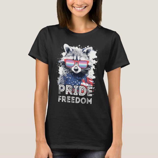 Camiseta Pride Freedom  Raccoon Genderfrith Sunglasses Flag (Frente)