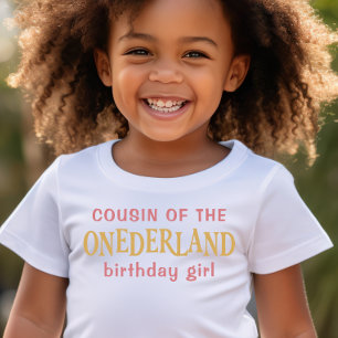 Camiseta Prima da menina aniversariante Alice no País das M