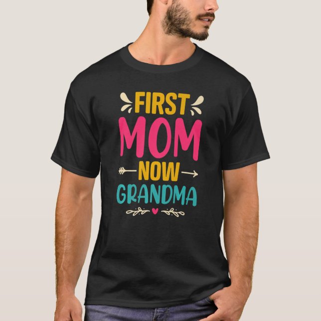 Camiseta Primeira Mãe Agora Vovó Roupa (Frente)