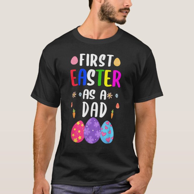 Camiseta Primeira Páscoa Como Páscoa De Pai Nova Mãe (Frente)