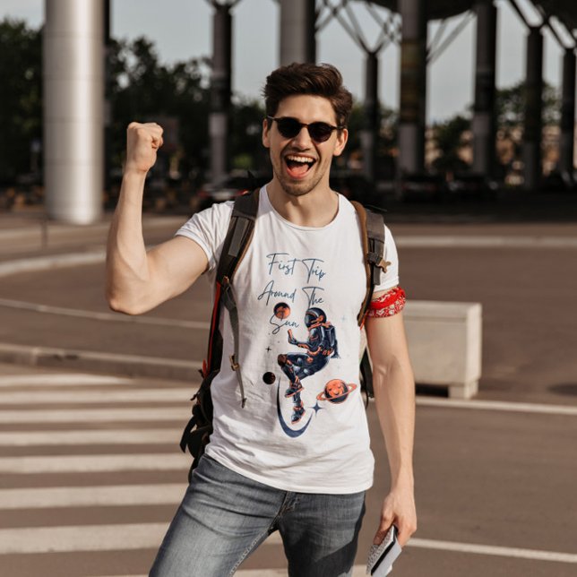 Camiseta Primeira viagem ao redor do Sol moderna (Criador carregado)