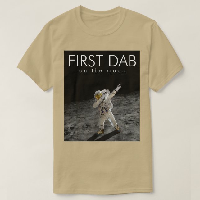 Camiseta Primeiro apunhalamento no espaço do astronauta da  (Frente do Design)