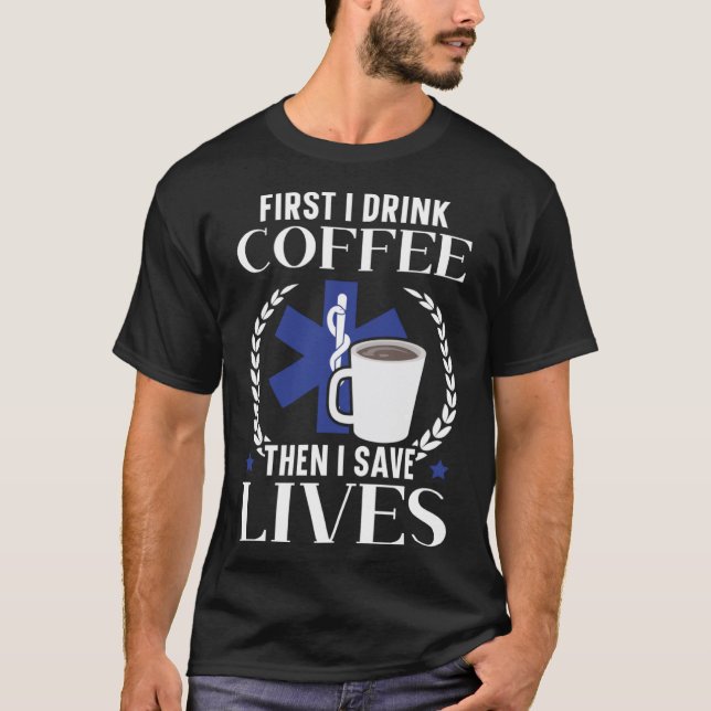 Camiseta Primeiro Bebo Café E Depois Guardo O Paramédico E (Frente)