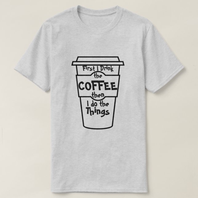 Camiseta Primeiro bebo o café e depois faço as coisas. (Frente do Design)