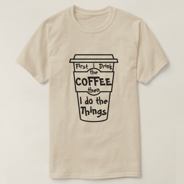 Camiseta Primeiro bebo o café e depois faço as coisas. (Frente do Design)