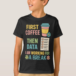 Camiseta Primeiro Café Depois Dados Professor de Educação E