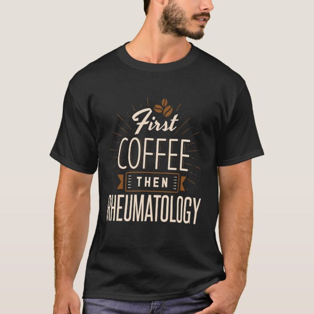 Camiseta Primeiro Café Depois Rheumatologista App (Frente)