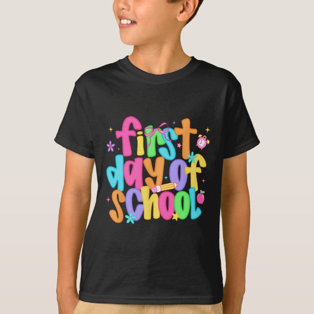 Camiseta Primeiro Dia De Aula Professores Aluno De Volta à  (Frente)
