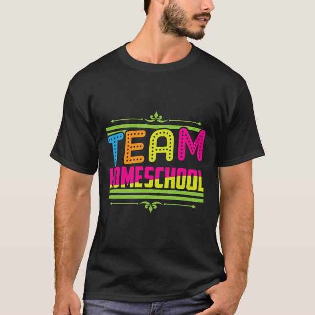 Camiseta Primeiro Dia de Professora Da Equipe De Escolas (Frente)