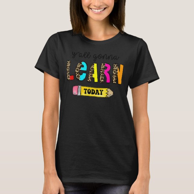 Camiseta Primeiro Dia De Professora Que Vocês Vão Aprender (Frente)