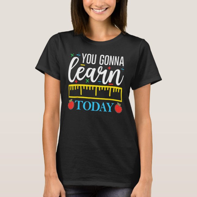 Camiseta Primeiro Dia De Professores Escolares Que Aprender (Frente)