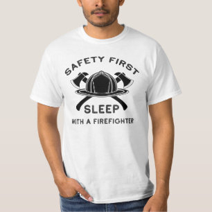 Camiseta Primeiro Dormir Com Um Bombeiro