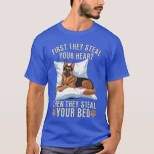 Camiseta primeiro eles roubam seu coração, depois eles roub