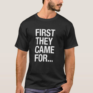 Camiseta Primeiro Eles Vieram Por.. Poema da Segunda Guerra